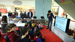 Öğrencilere bilgisayar yazılımı eğitimi