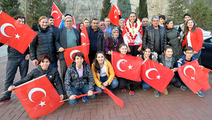 Şampiyon boksöre, memleketinde coşkulu karşılama