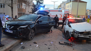 Samsun'da iki otomobil çarpıştı: 5 yaralı