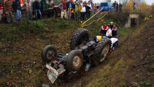 Samsun'da traktör devrildi: 1 ölü