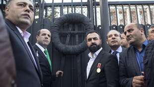 Şehit aileleri ve gazilerden Fransa'yı protesto