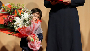 Şehit oğlunun organlarını bağışlayan anneye plaket