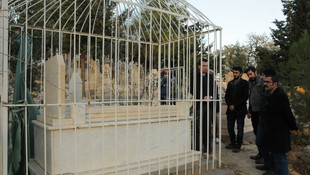 Şehit öğretmen mezarı başında anıldı