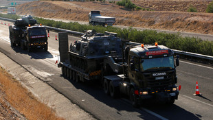 Sınıra tank ve zırhlı araç sevkıyatı