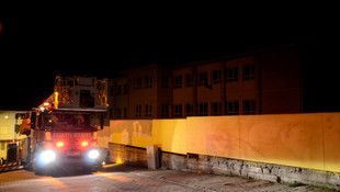 Sultanbeyli'de bir okula molotofkokteyli atıldı