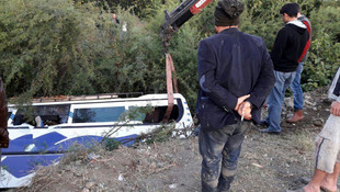 Hatayda tarım işçilerini taşıyan midibüs devrildi: 20 yaralı