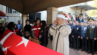 Trafik kazasında şehit olan polis memuru, son yolcuğuna uğurlandı