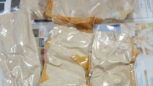 Uçağa uyuşturucuyla binmek isterken yakalandı