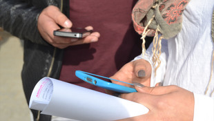 Üniversitede sınavlara telefonla girmek yasak