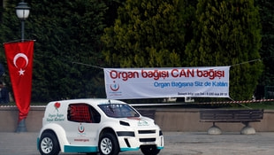 Yarış otomobillerinden organ bağışı gösterisi