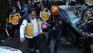 Zonguldak'ta otomobilde sıkışan sürücü güçlükle kurtarıldı