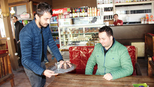 100 dolar bozdurana Türk kahvesi ikramı