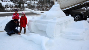 15 Temmuz'u, kardan hazırladığı figürlerle anlatıyor