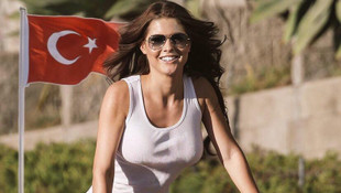 Amerikalı oyuncu Amanda Cerny İstanbul için dua istedi