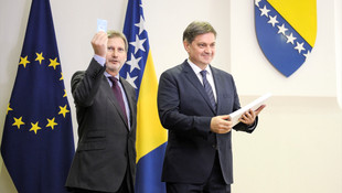 AB Komisyonu Üyesi Hahn Bosna Hersek'te