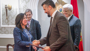 AB Komisyonu Üyesi Hahn Karadağ'da