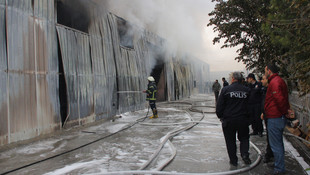 GÜNCELLEME - Adana'da kartonpiyer imalathanesinde yangın