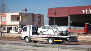 Adana'da otomobille tır çarpıştı: 3 yaralı