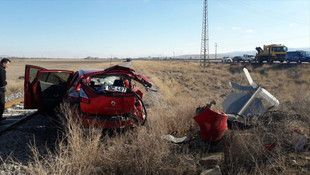 Afyonkarahisar'da hemzemin geçitte kaza: 1 ölü, 4 yaralı