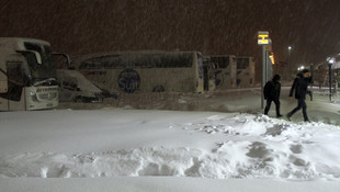 Ağrı'da mahsur kalan yolculara, valilik desteği