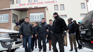 AK Parti Genel Başkan Yardımcısı Yılmaz, kayak yaptı