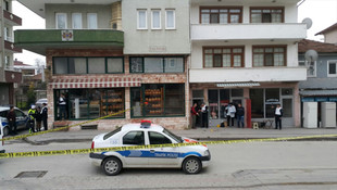 Akli dengesi bozuk kişi polis memurunu yaraladı