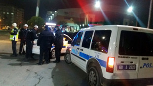 Aksaray'da otomobilin çarptığı polis yaralandı