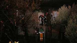 Aladağ'daki özel yurdun bulunduğu mahallede ev yangını