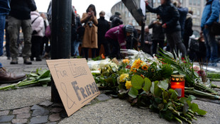 Almanya'ta bir tırın Noel pazarına girmesi