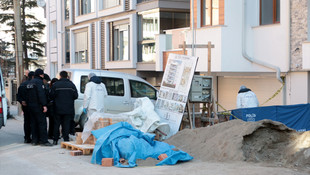 Apartmanın 4. katından düşen temizlik işçisi öldü