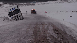 Ardahan'daki kar ulaşımı aksattı