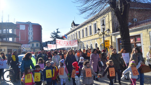 Arnavutluk'ta Halep'e destek yürüyüşü
