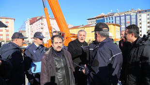 Atatürk heykeli taşındı