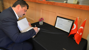 Avustralya'da açılan taziye defterlerine yoğun ilgi