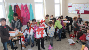 Batman'da öğrencilere ayakkabı yardımı