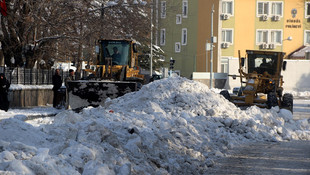 Bingöl'de 17 bin ton kar şehir dışına taşındı