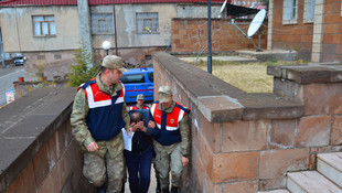 Çalıştığı kuyumcuyu kardeşiyle soydu