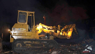 Çankırı'da yakım kararı alınan 3 ahşap ev yandı