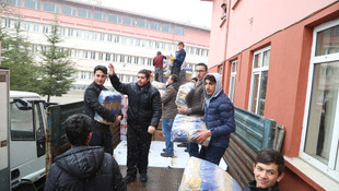 Çorum'da öğrencilerden Haleplilere yardım