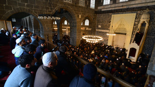 Cuma hutbesinde Halep ve İstanbul'daki saldırılara tepki