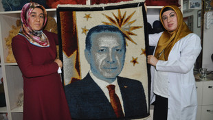 Cumhurbaşkanı Erdoğan'a sevgilerini halıya işlediler