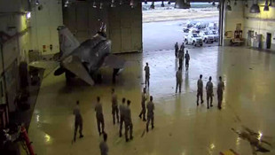 Darbe girişimi sırasında askeri üste yaşananlar güvenlik kamerasında