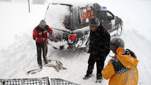 Devrilen ambulanstaki yaralılar 6 saatte kurtarıldı