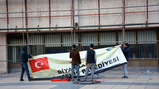 Diyarbakır Büyükşehir Belediyesi tabelasının yenilenmesi