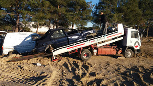 Edirne’de terk edilen hurda araçlar çektiriliyor