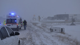 Edirne'de yolcu minibüsü devrildi: 10 yaralı
