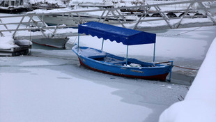 Eğirdir Gölü kısmen buz tuttu