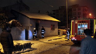 Elazığ'da metruk ev yangını