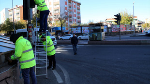 Engelliler için trafik ışıklarında Türkçe ve Kürtçe sesli uyarı