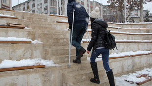 Engelliler ile empati kurmak için zorlu parkuru geçtiler